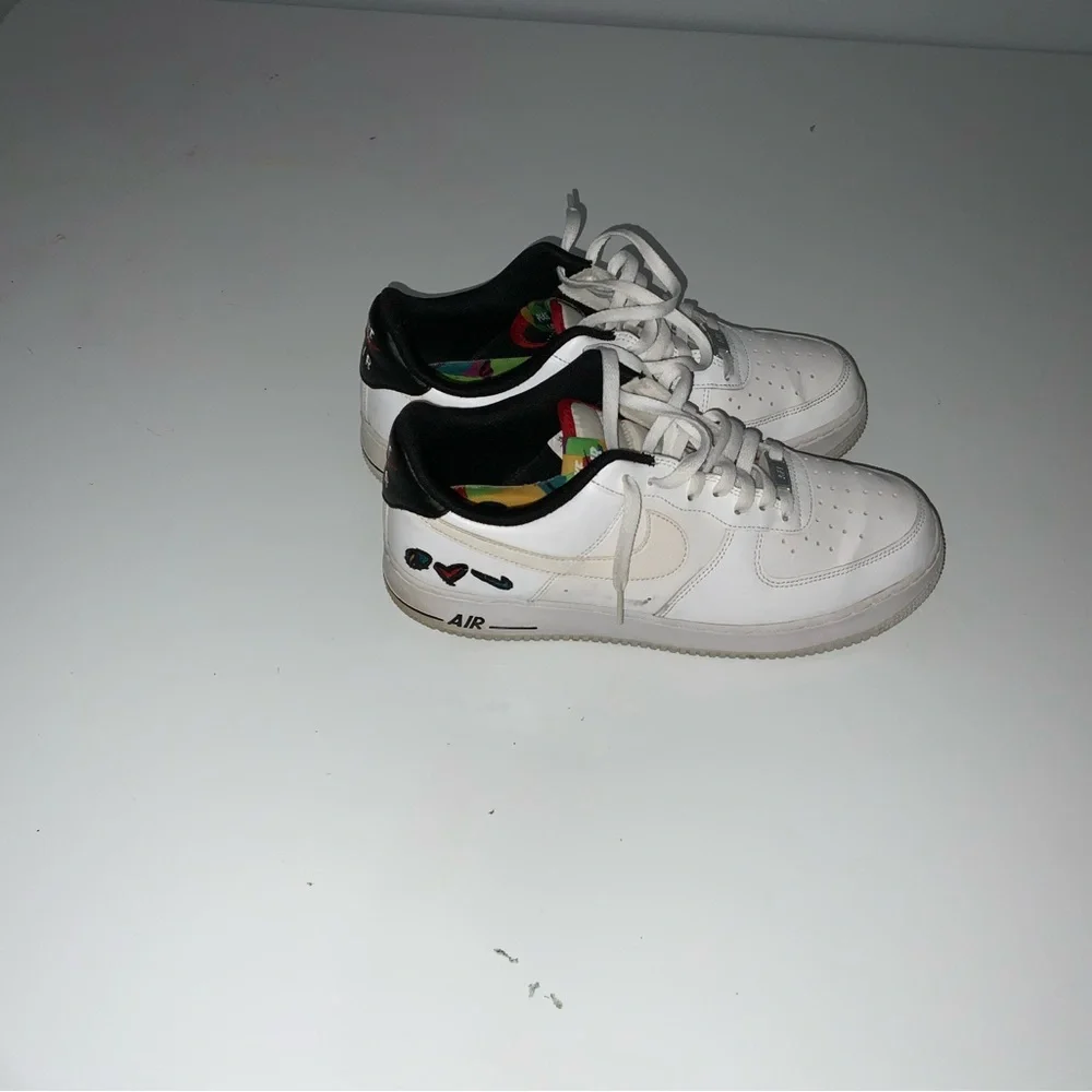 Nike White and Black Athletic Shoes - Picture 3 of 5